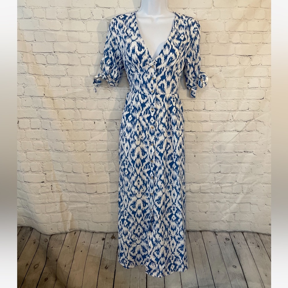 Nwt beautiful blue and white maxi dress